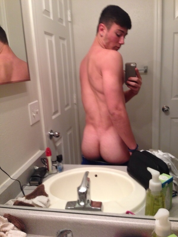 gayboy shows his ass and makes a self shot gayboy shows his ass and makes a self shot
